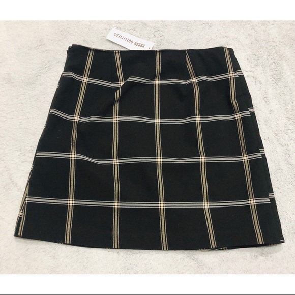 Urban Outfitters Plaid Mini Black Buttoned Skirt - Picture 4 of 4